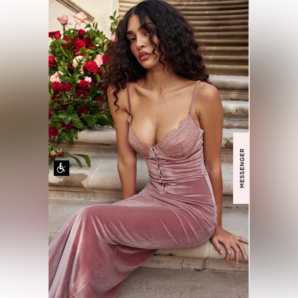 House of CB Azaela soft pink velvet midi dress - Picture 3 of 16